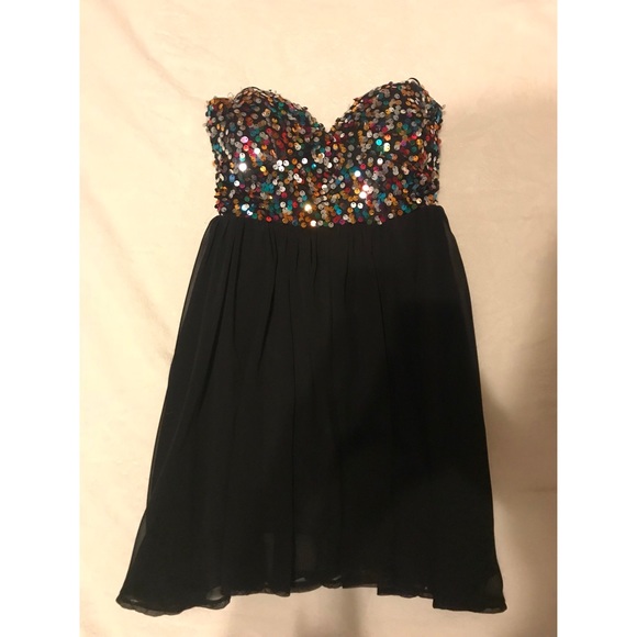 DRESS. - Picture 3 of 4